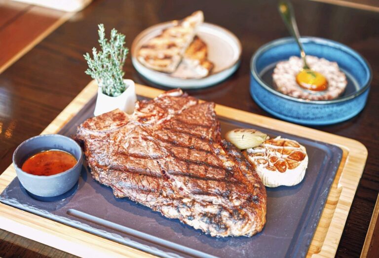 呢度嘅T字牛骨，足足有850g重！啱晒食肉獸！