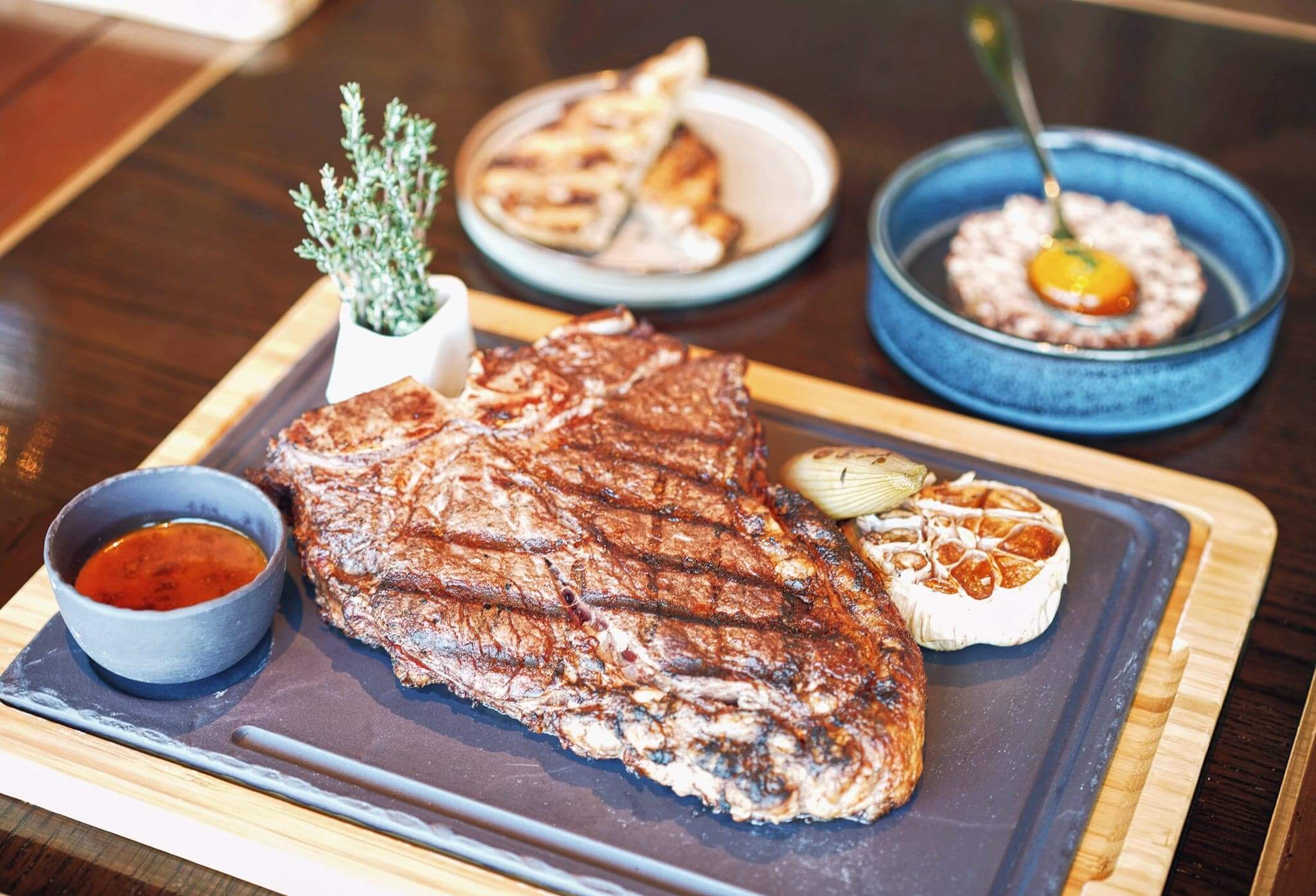 呢度嘅T字牛骨,足足有850g重!啱晒食肉獸!