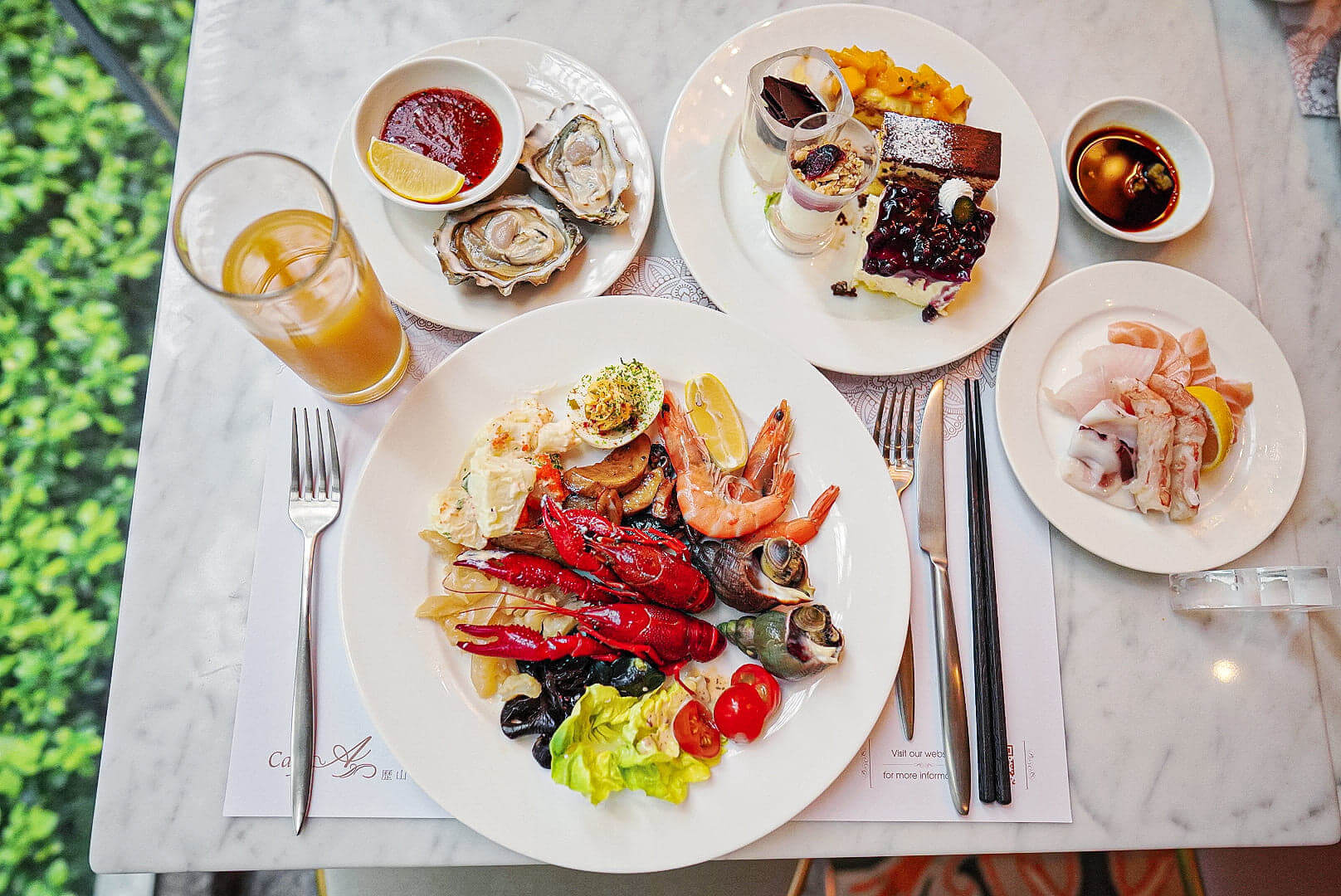 凍海鮮、刺身或中西美食，整體質素都唔錯。