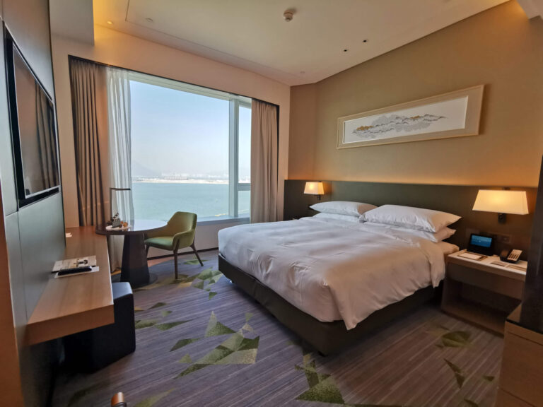 海景套房連廳，窗外可見到大片海景，好舒適！